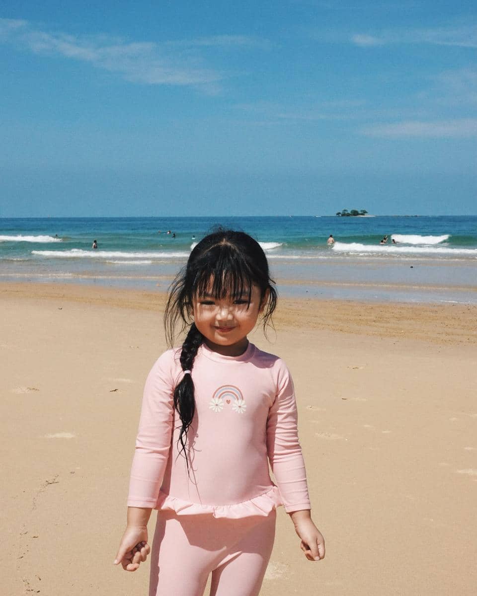 Keluarga Siti Badriah liburan di Pantai Phú Quốc