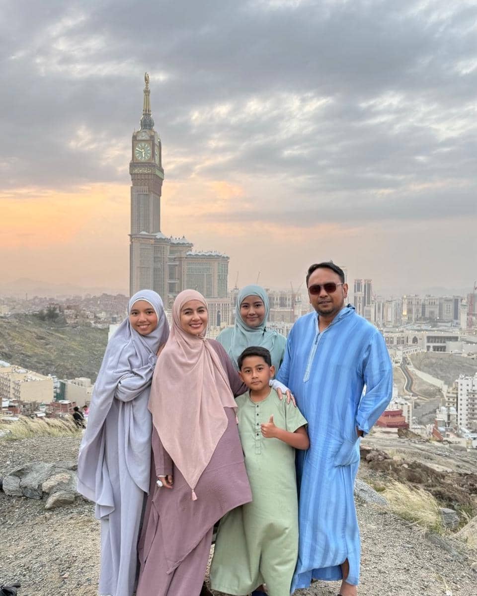 Inspirasi OOTD keluarga Meisya Siregar dan Bebi Romeo