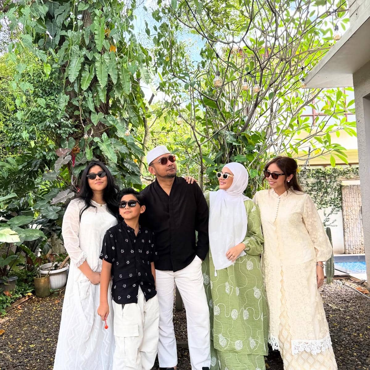 Inspirasi OOTD keluarga Meisya Siregar dan Bebi Romeo
