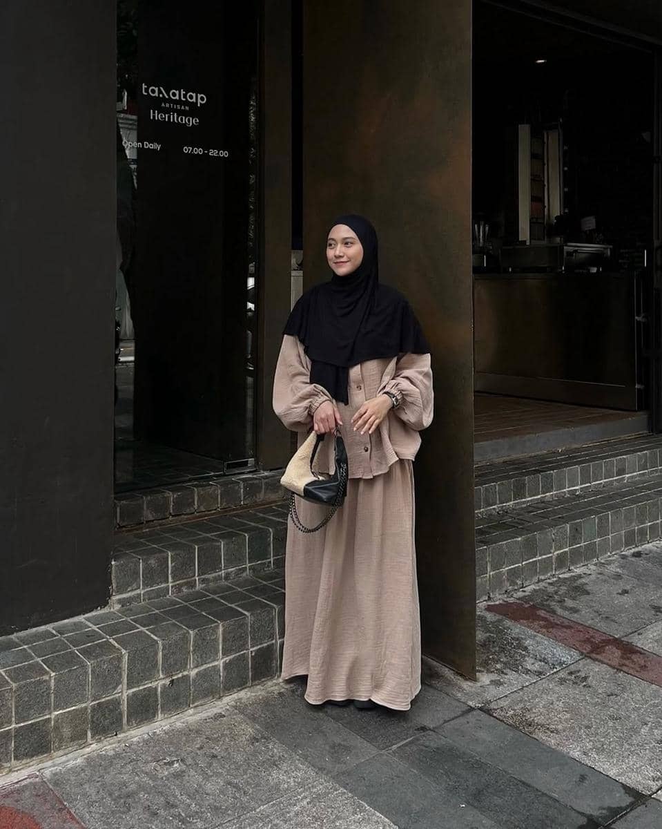inspirasi outfit one set ala selebgram Nisa Cookie 