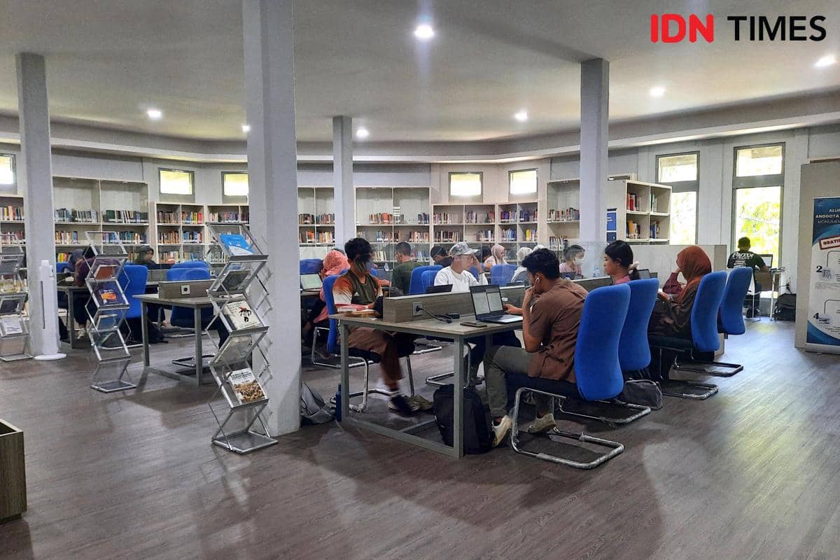 Bukan Kafe, Ini 5 Perpustakaan di Solo yang Nyaman buat WFA!