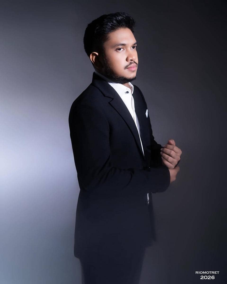 Potret Aripat saat sesi pemotretan prewedding bersama Nathalie Holscher (dok. Rio Motret via instagram.com/nathalieholscher)
