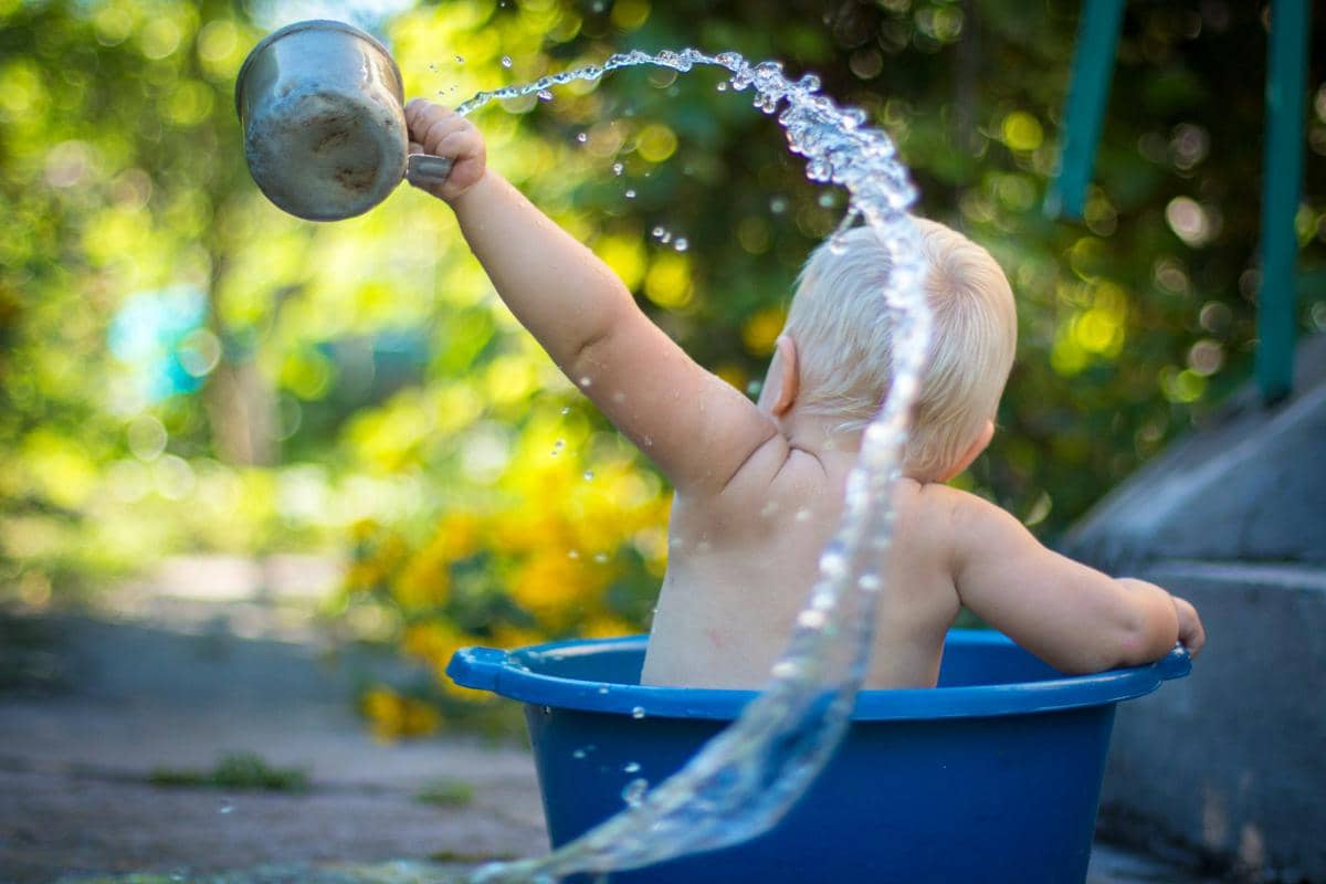 5 Rekomendasi Bak Mandi Bayi Warna Biru ala Lamine Yamal, Lucu Semua!