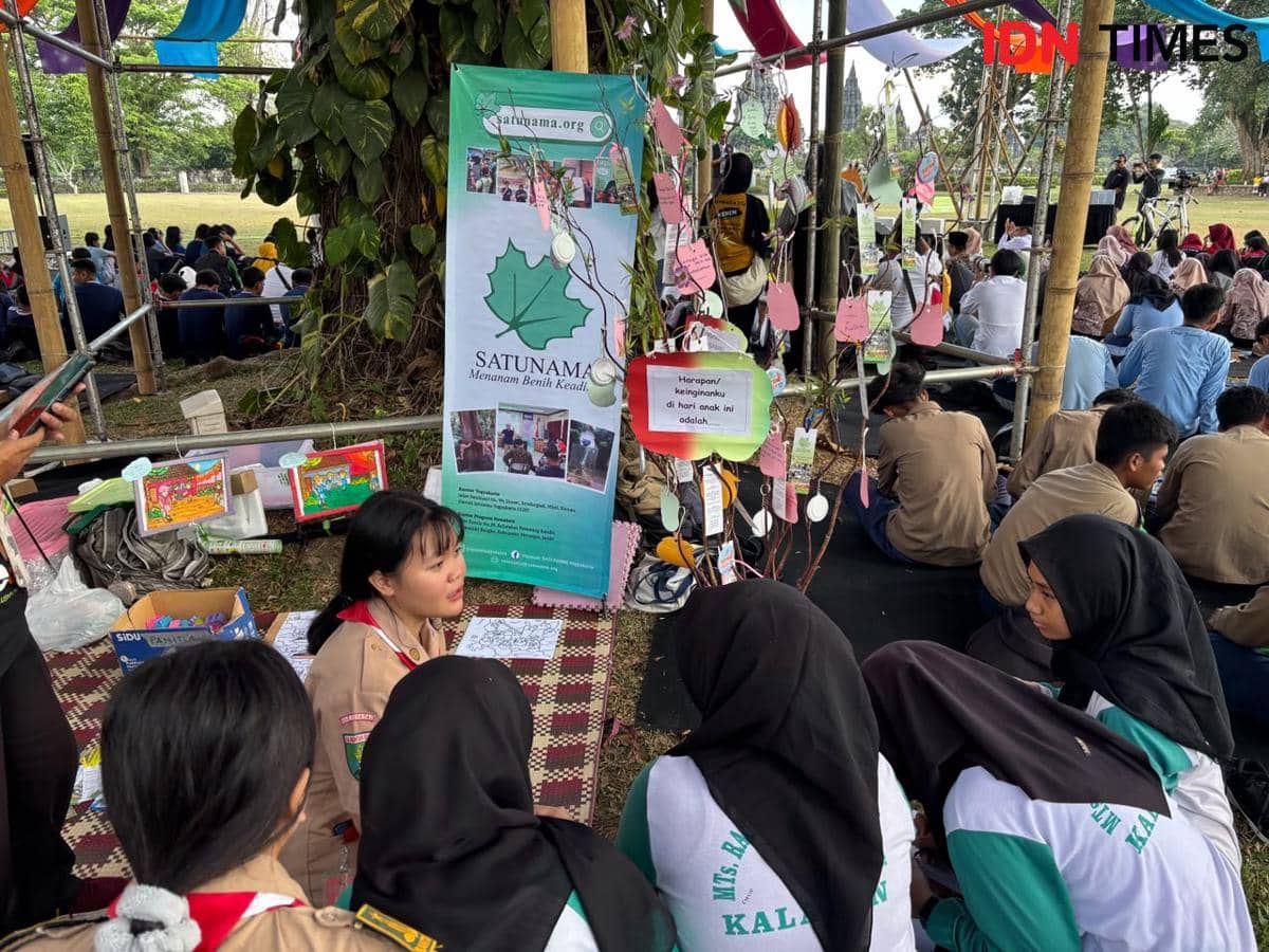 Peringatan Hari Anak Nasional (HAN) 2026 di Kompleks Candi Prambanan, Sleman, Rabu (22/7/2026). (IDN Times/Herlambang Jati Kusumo)