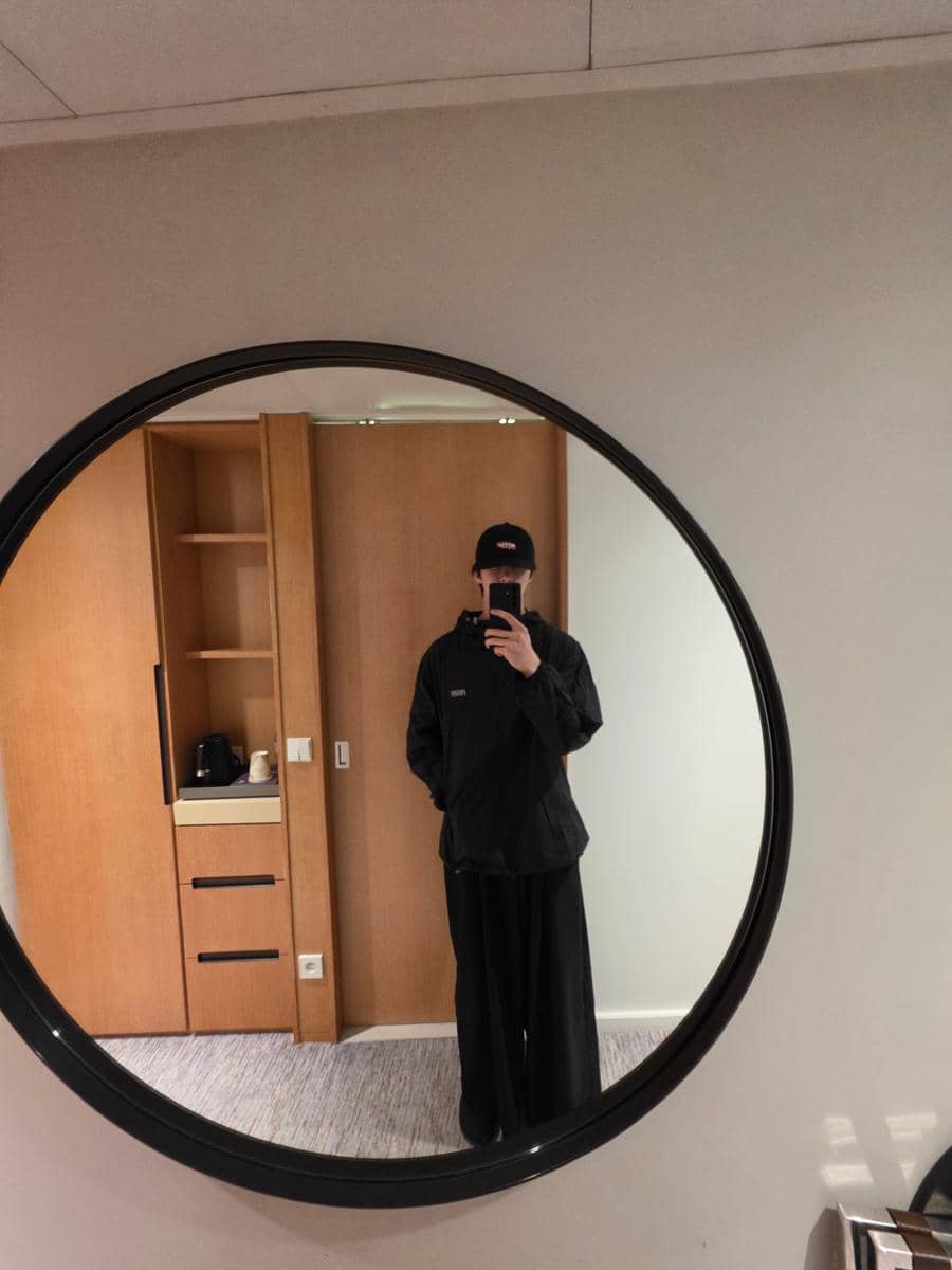 ide smart casual outfit ke bioskop ala Hyungwon