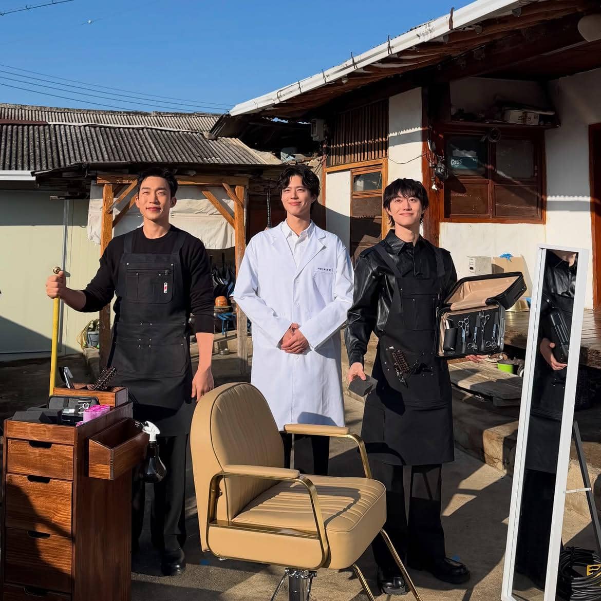 Kwak Dong Yeon di The Village Barber