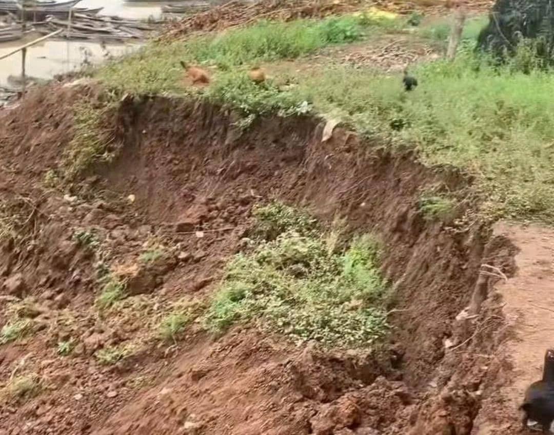 Kondisi longsor di Kecamatan Lais Muba.