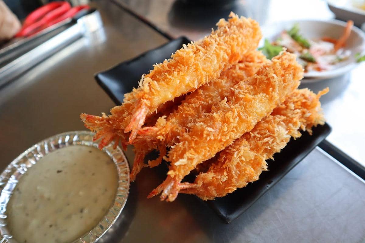 https://www.pexels.com/id-id/foto/udang-goreng-tepung-dengan-saus-celup-34088054/
