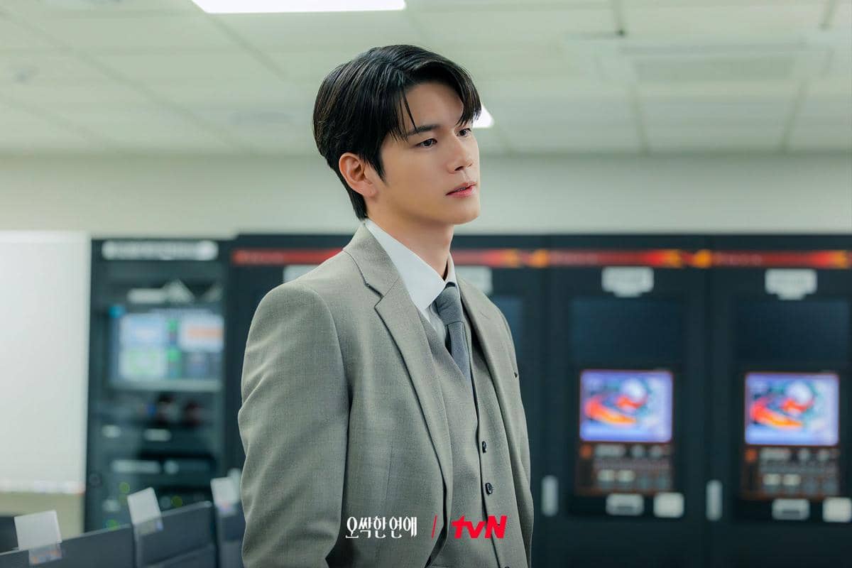 Ong Seong Wu dalam Spooky in Love, tampil sebagai karakter dalam potongan adegan dari drama tersebut.