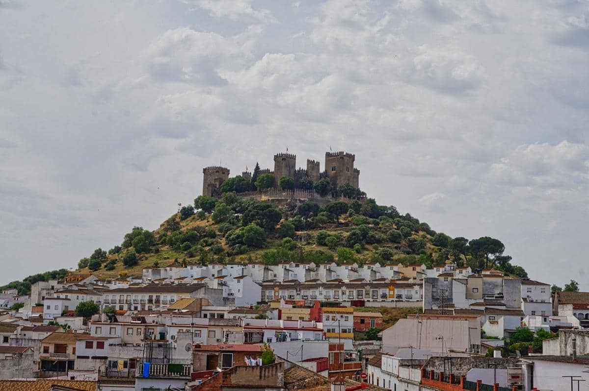 5 Fakta Kastil Almodóvar del Río, Kastil Megah di Atas Bukit Andalusia