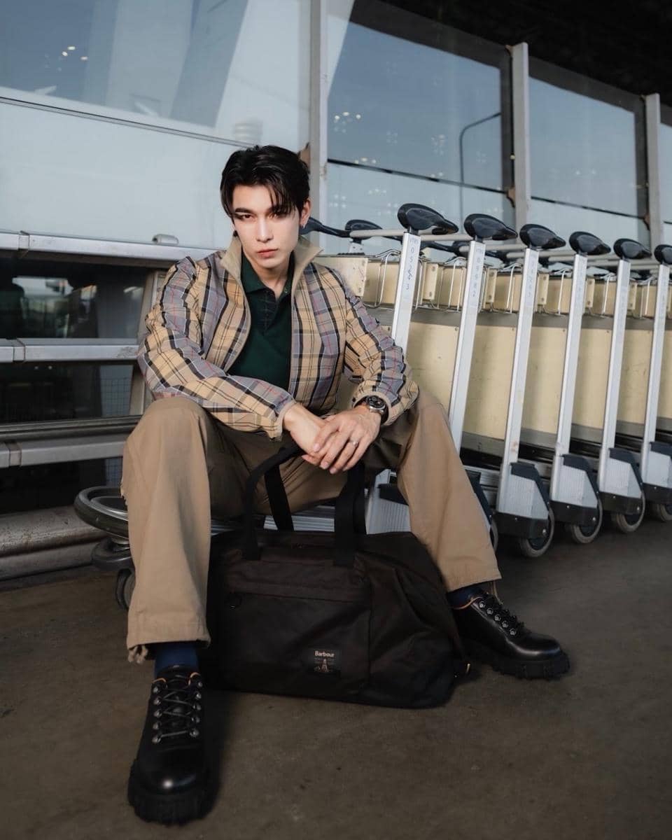 Style ke Bandara ala Mew Suppasit 