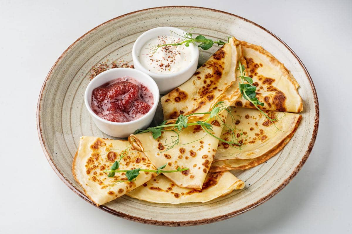 ilustrasi flatbread saffron dan cocolan yogurt