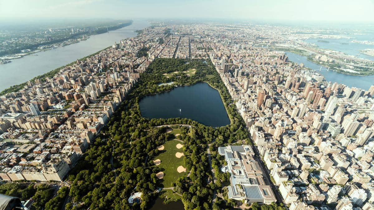 letak Central Park yang berada di tengah Manhattan