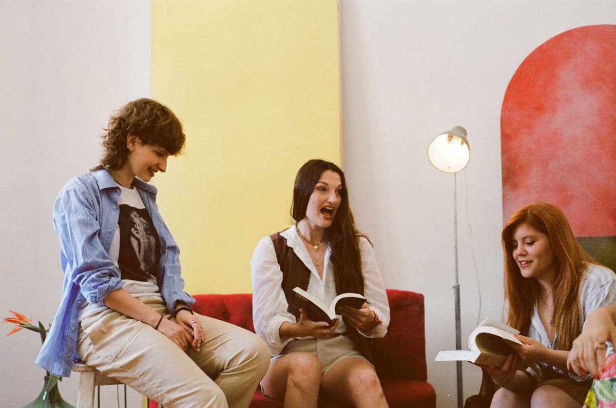 Mengapa Klub Buku Kembali Populer di Kalangan Anak Muda?