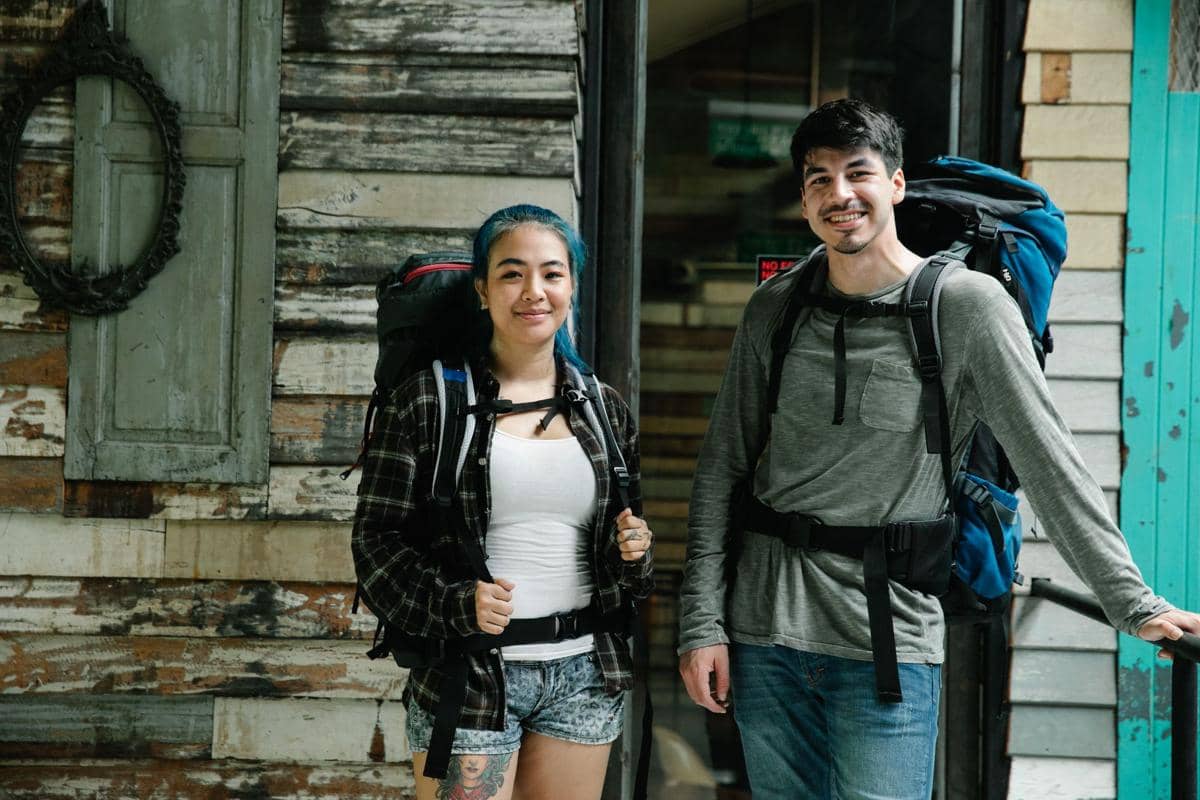 ilustrasi ransel dengan chest strap