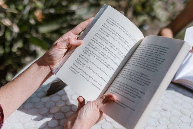 Burnout Melanda? Ini 4 Buku Puisi untuk Jeda Sejenak