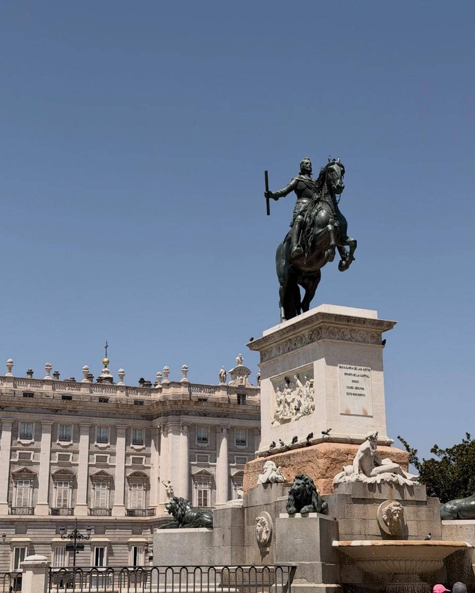 Novia Bachmid menikmati kemegahan Royal Palace of Madrid