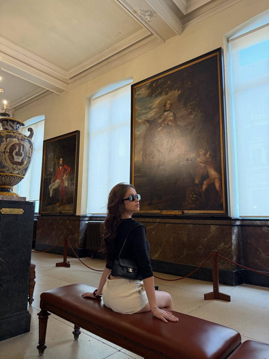 Rebecca Klopper saat mengunjungi balai Kota Brussel