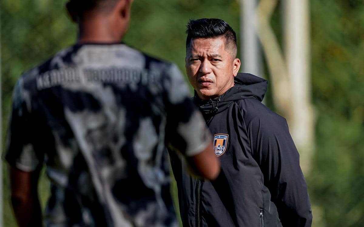 Pelatih Kendal Tornado FC, Stefan Keeltjes