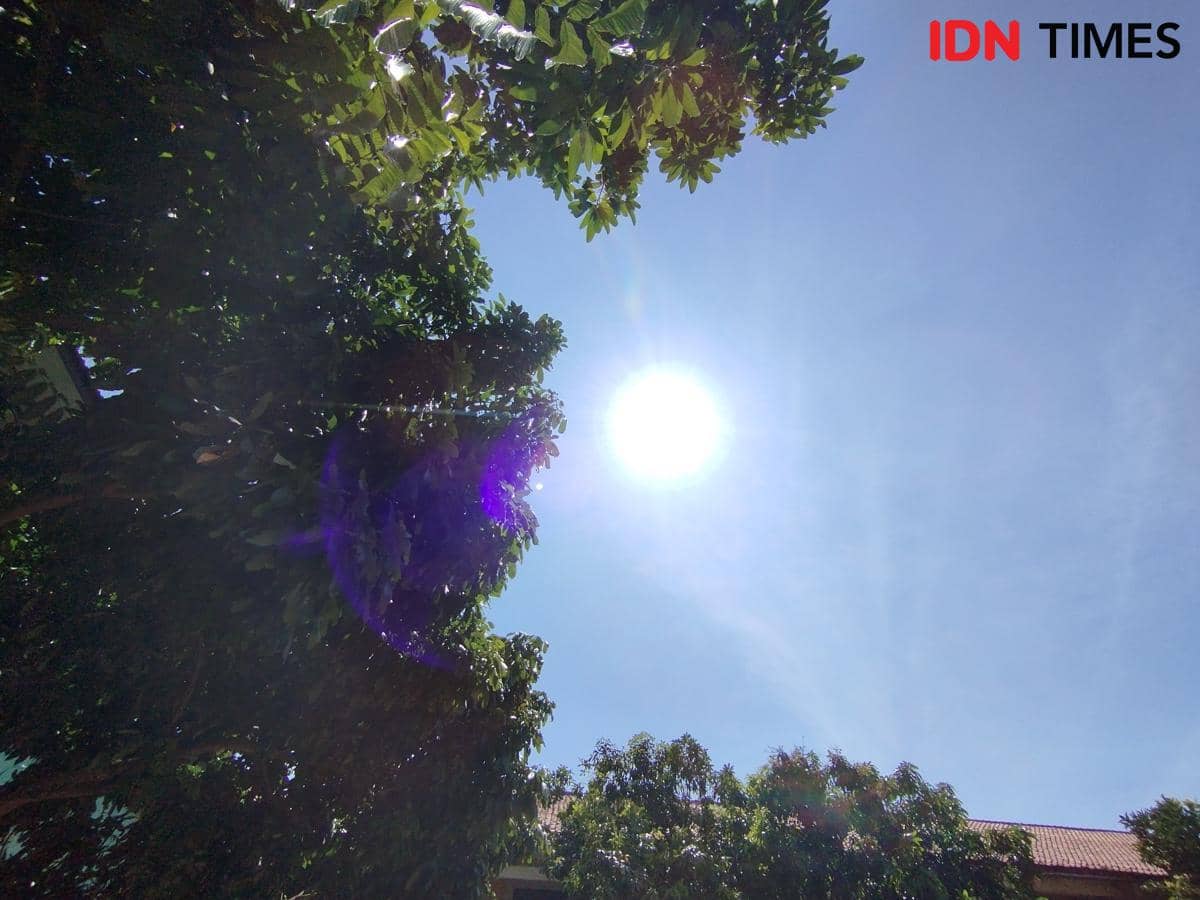 Matahari menyinari Kota Semarang saat siang hari. (IDN Times/Dhana Kencana)