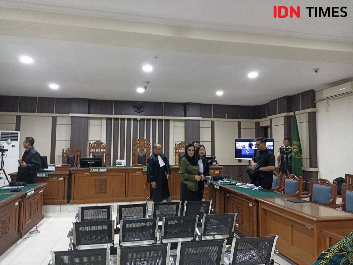 Jalani Sidang Korupsi, Fadia Arafiq Minta Izin Berobat Syaraf Kejepit