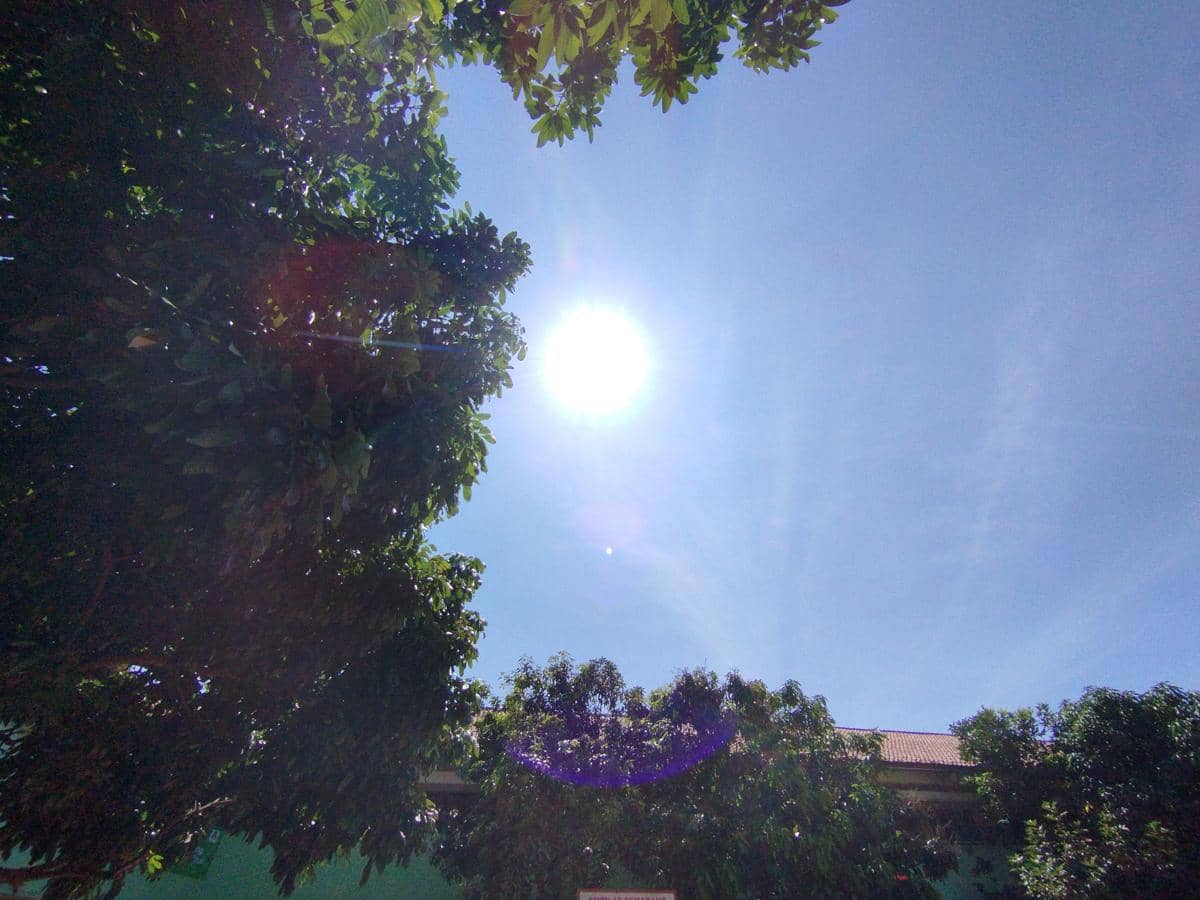 Matahari menyinari Kota Semarang saat siang hari. (IDN Times/Dhana Kencana)