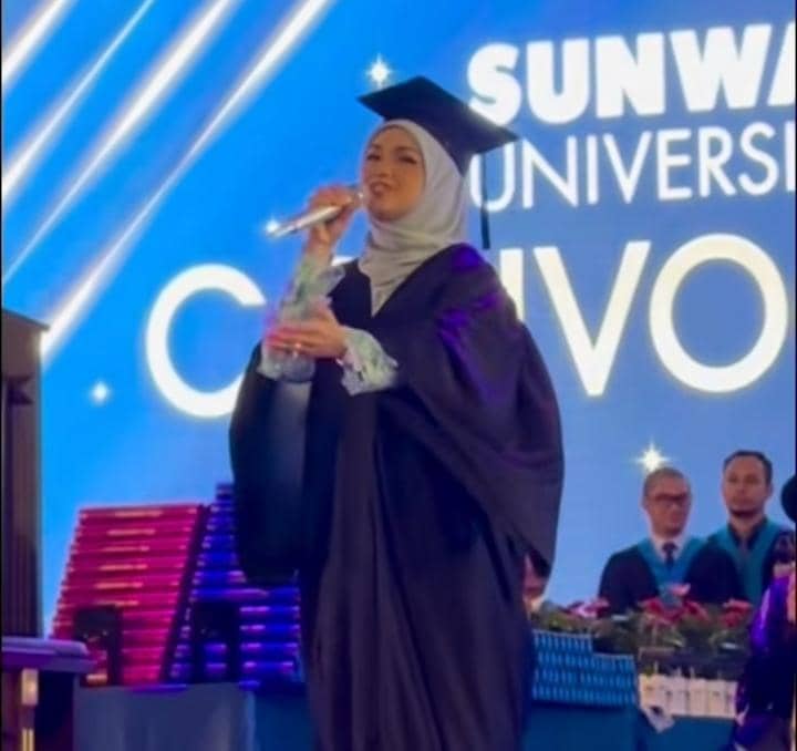 Dato Siti Nurhaliza terima penghargaan Master Honoris Causa