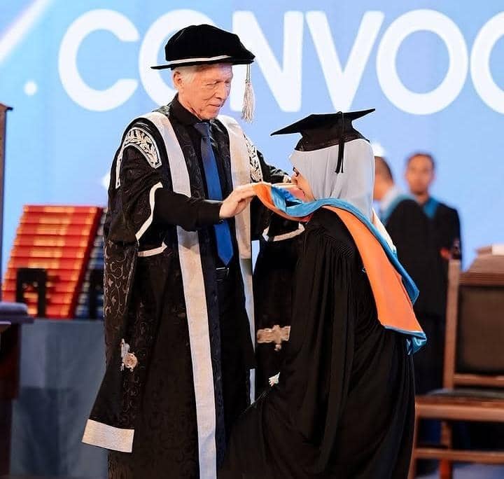 Dato Siti Nurhaliza terima penghargaan Master Honoris Causa