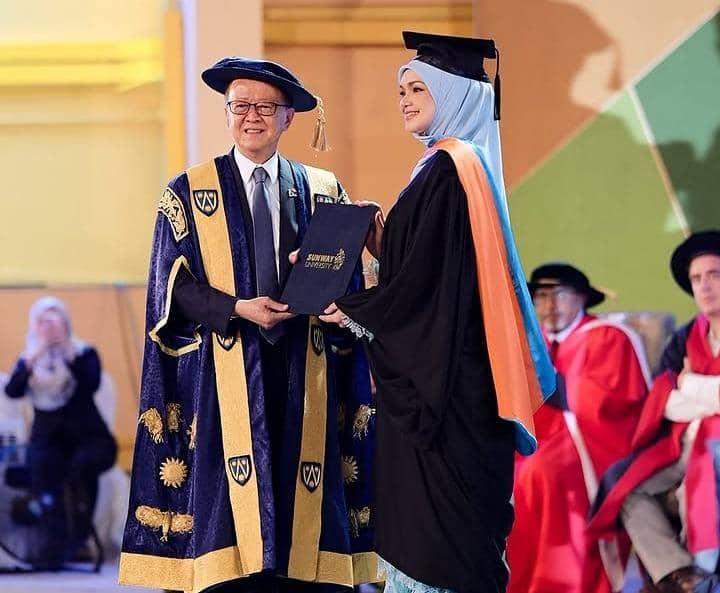 Dato Siti Nurhaliza terima penghargaan Master Honoris Causa