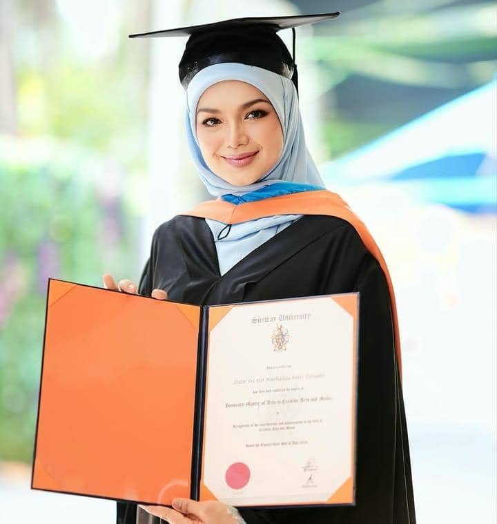 Dato Siti Nurhaliza terima penghargaan Master Honoris Causa