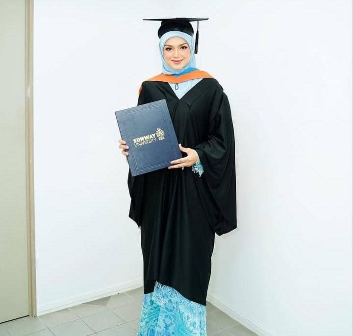 Dato Siti Nurhaliza terima penghargaan Master Honoris Causa