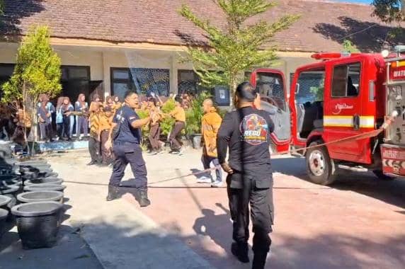 SMPN 1 Kedunggalar Ngawi Kebakaran, Siswa Panik Berhamburan