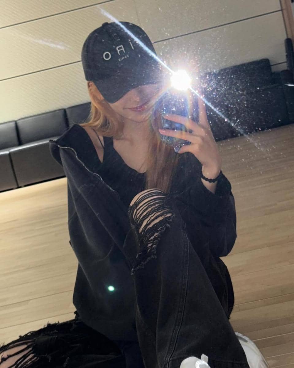 gaya fashion boyish Yeji ITZY