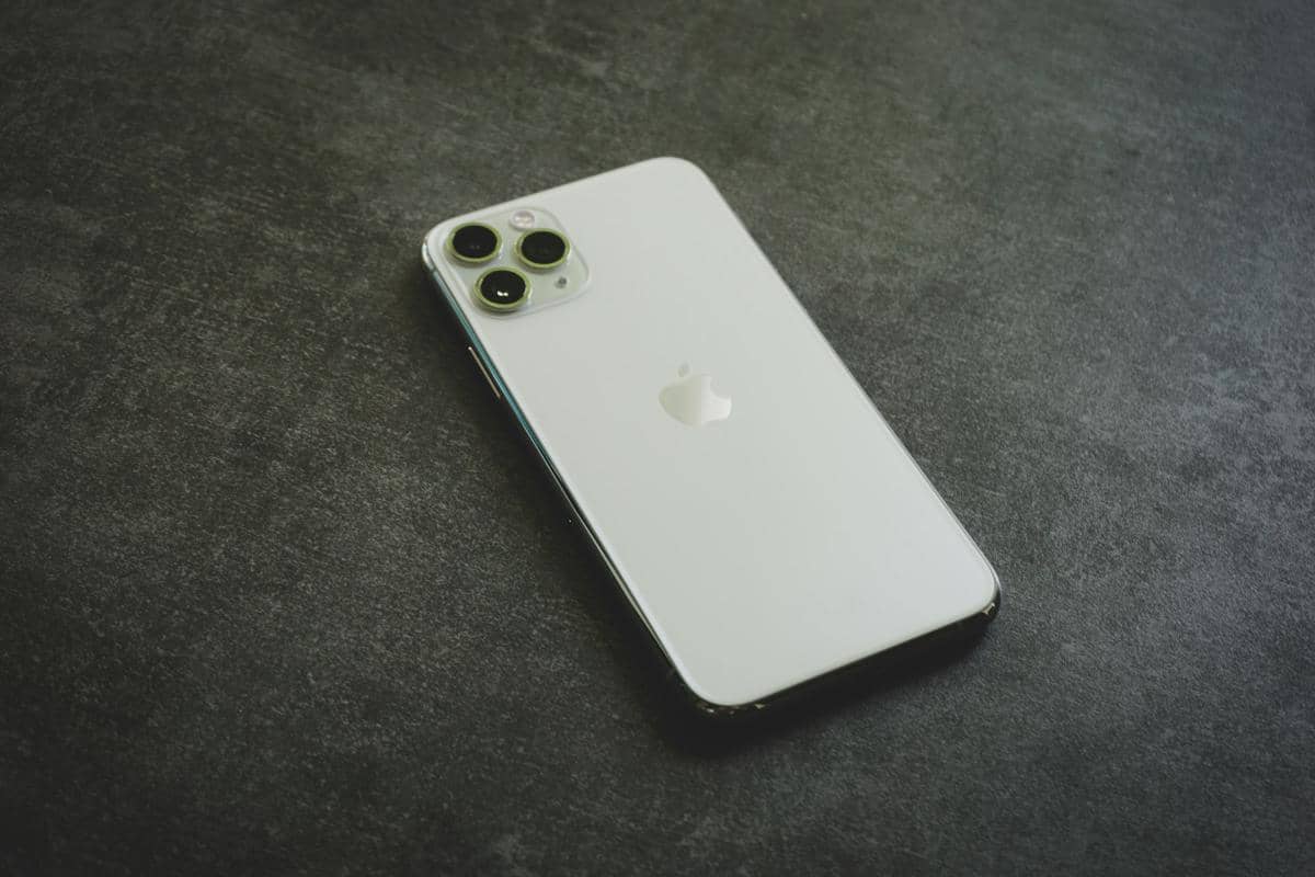 Kenapa Harga iPhone Bekas Lebih Mahal dari HP Android Bekas?