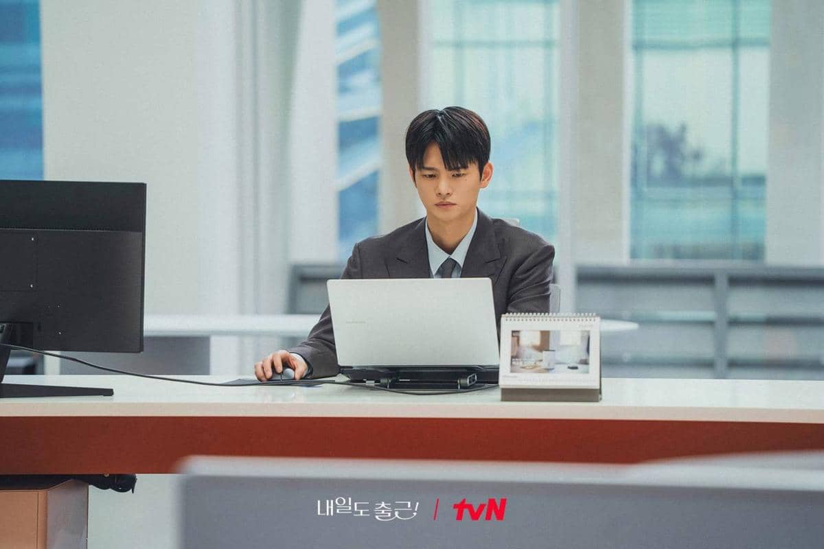 cuplikan drama See You at Work Tomorrow