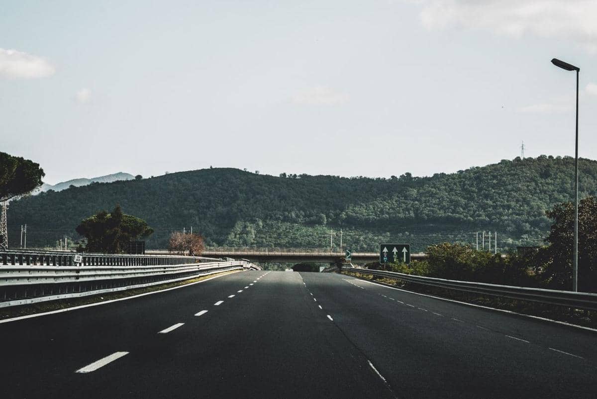 Infrastruktur jalan raya.