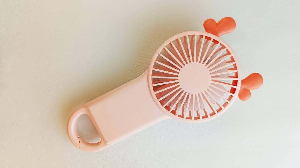 ilustrasi kipas mini, kipas portabel, portable fan