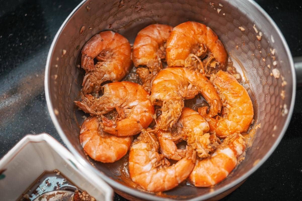 ilustrasi memasak udang