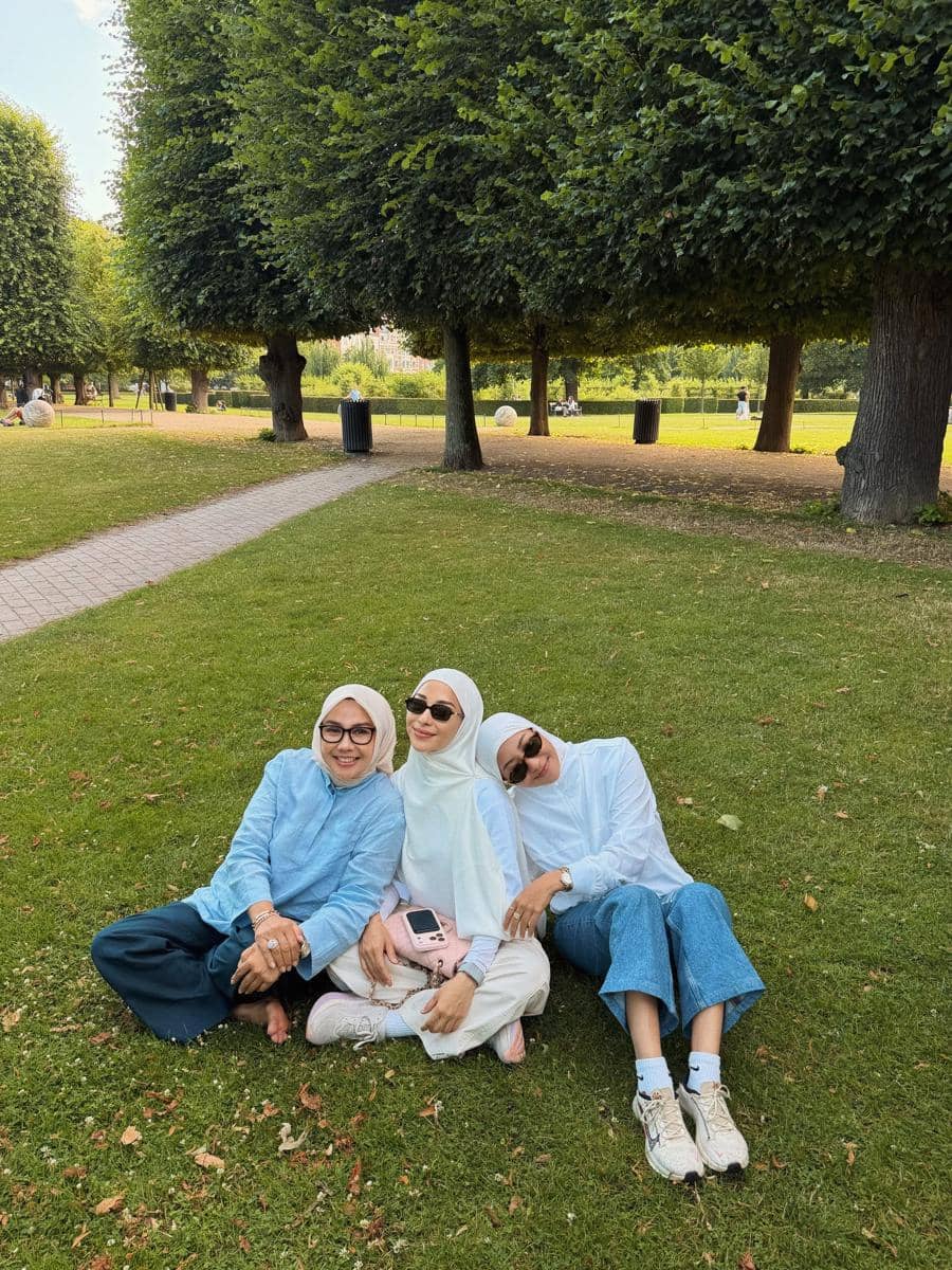 Keluarga Nikita Willy saat liburan di Denmark