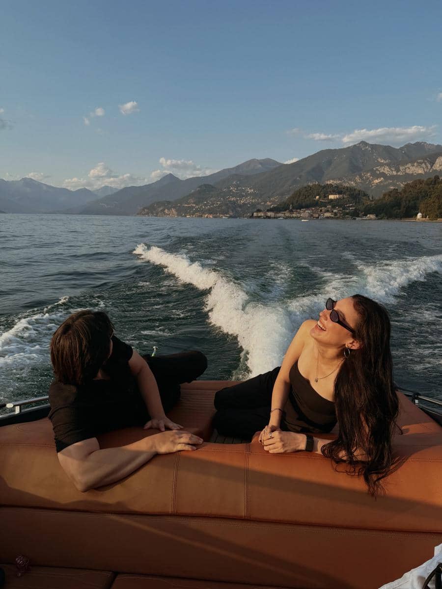 Natasha Ryder menikmati keindahan Danau Como