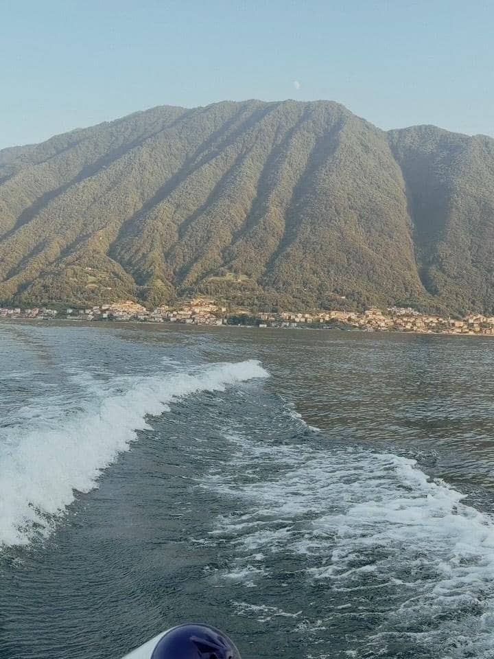 Natasha Ryder menikmati keindahan Danau Como