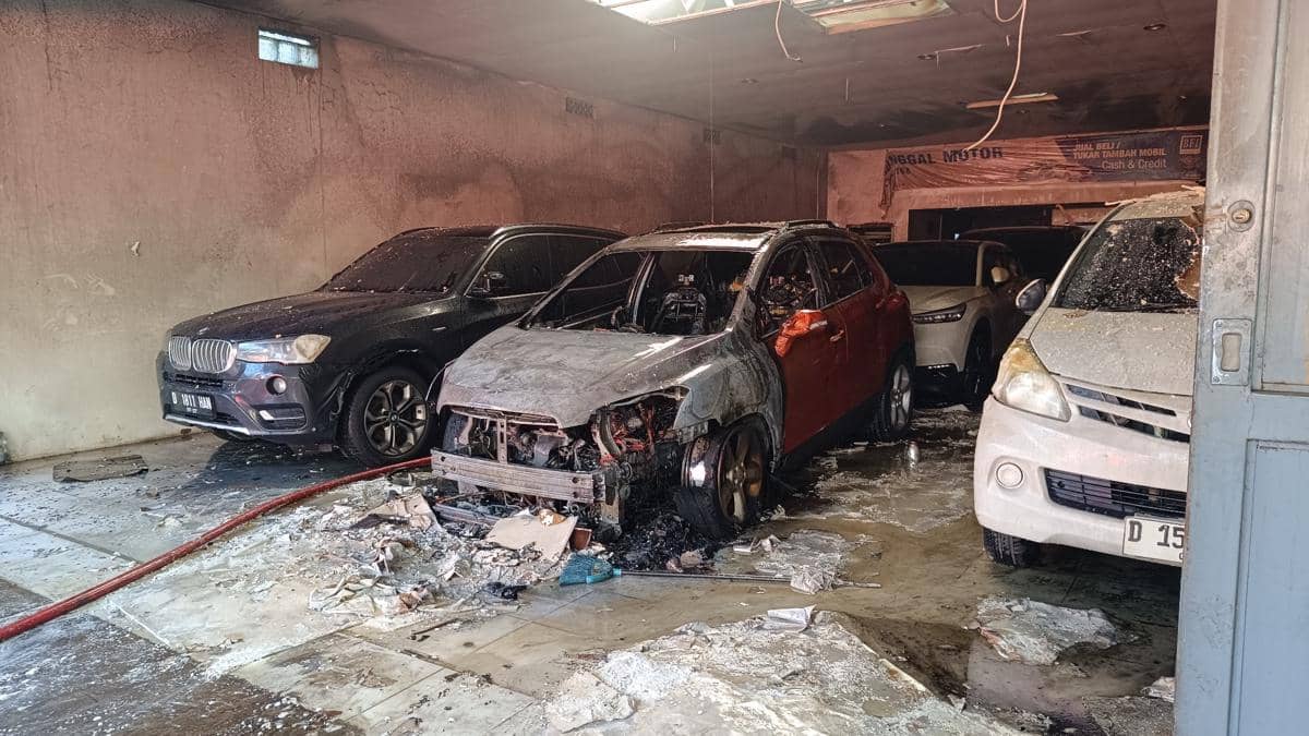 Korsleting Listrik Mobil Chevrolet Picu Kebakaran Showroom di Bandung