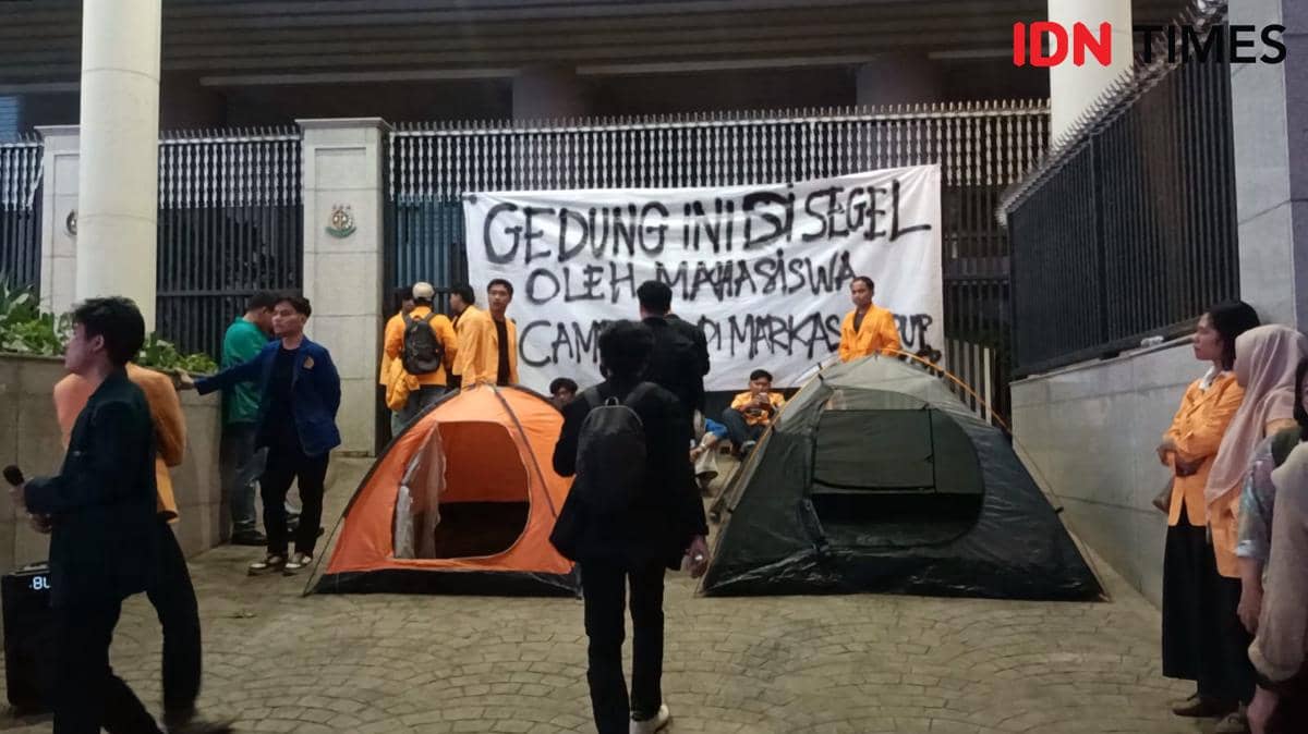 Mahasiswa Segel dan Dirikan Tenda di Depan Gedung Kejagung Malam Ini