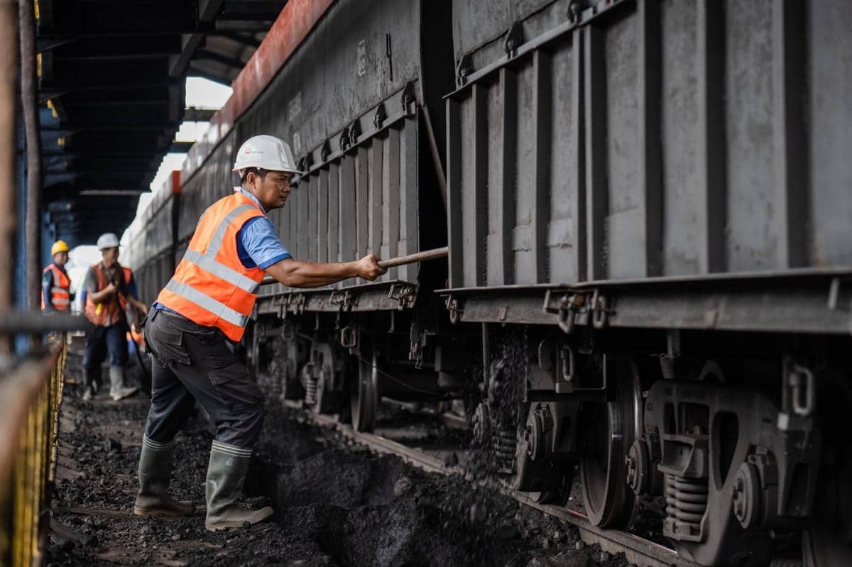 Operasional pertambangan batu bara PT Bukit Asam (Persero) Tbk (PTBA).
