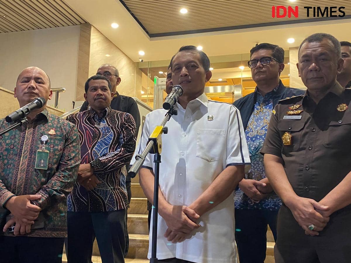 Febrie Adriansyah Tak Berompi Tahanan, Kejagung: Buru-buru Sudah Malam