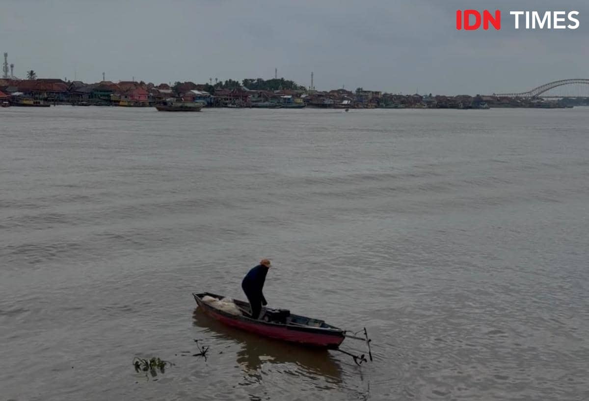 Nelayan Sungai Musi Palembang 