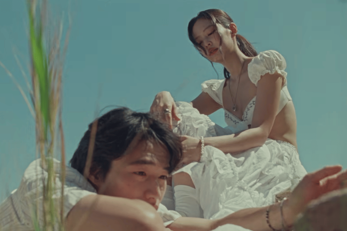 Jennie untuk MV Less Than A Lover (youtube.com/JENNIE)
