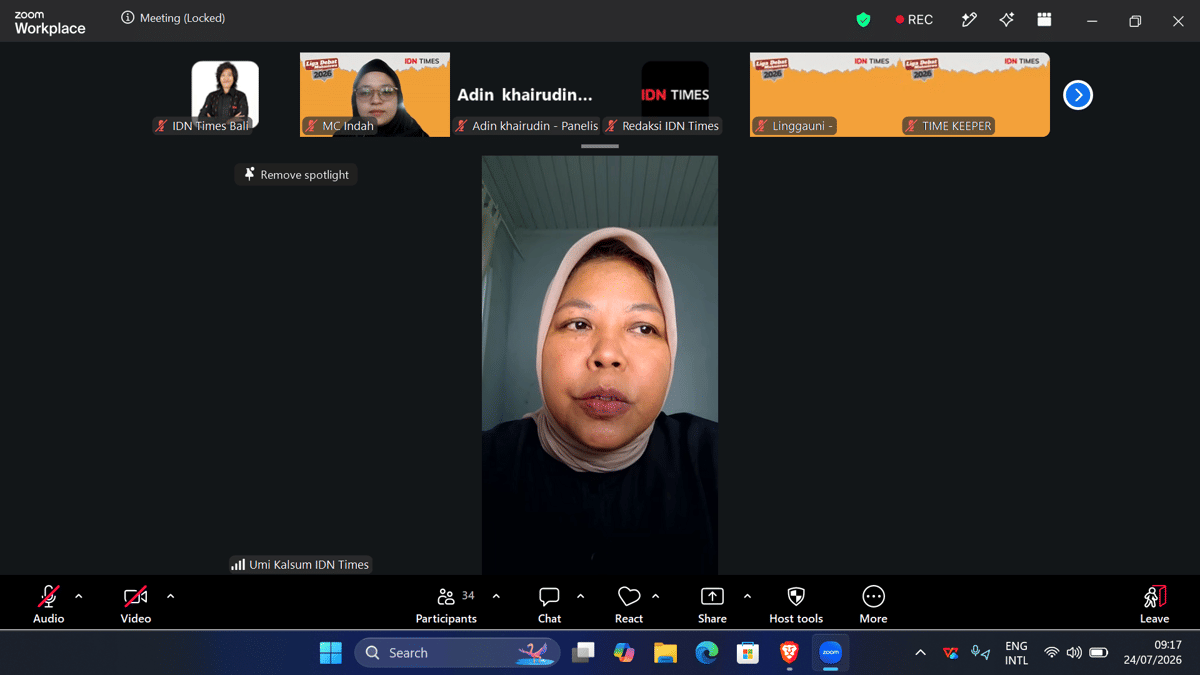 Wakil Pemimpin Redaksi IDN Times Umi Kalsum saat membuka Liga Debat IDN Times 2026 resmi dibuka, Jumat (24/7/2026) (Dok. IDN Times)