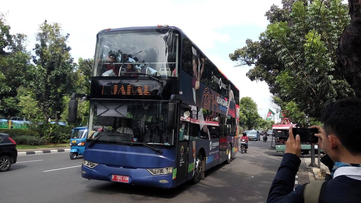 Potret bus wisata Transjakarta