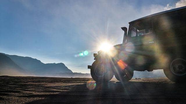 ilustrasi mobil jeep 